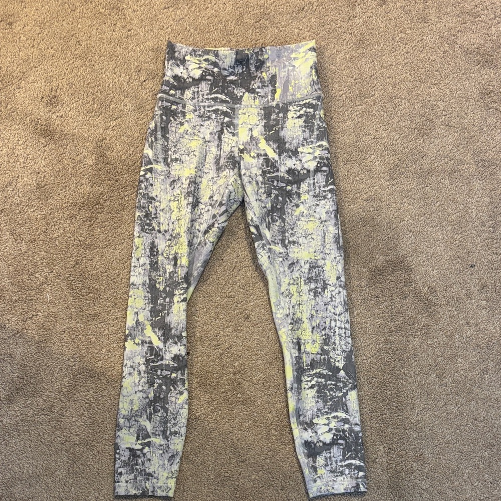 Women’s Lululemon Wunder Under Leggings 23”